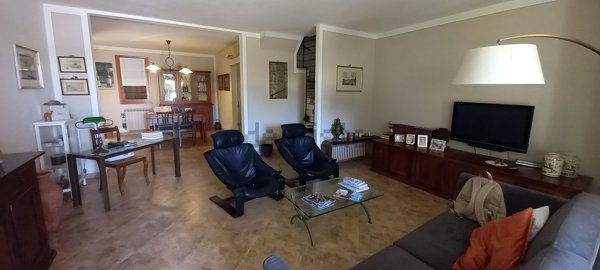 casa indipendente in vendita a Carmignano