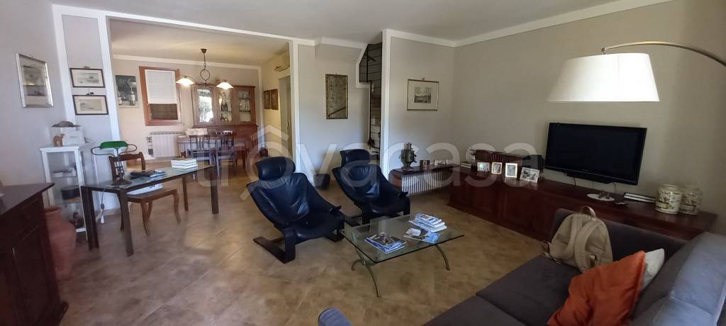 casa indipendente in vendita a Carmignano