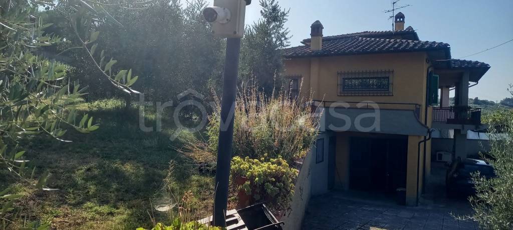 casa indipendente in vendita a Carmignano