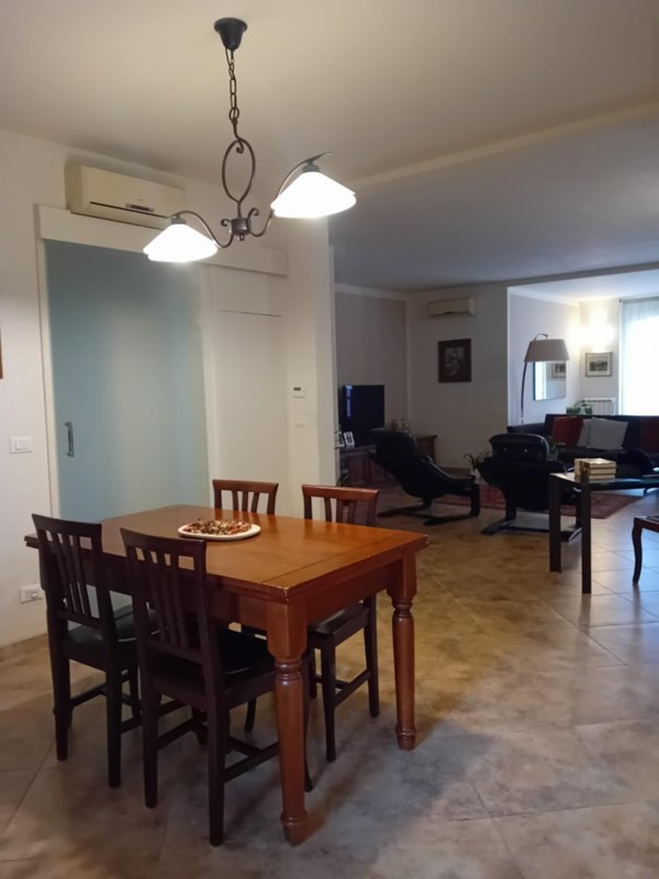casa indipendente in vendita a Carmignano
