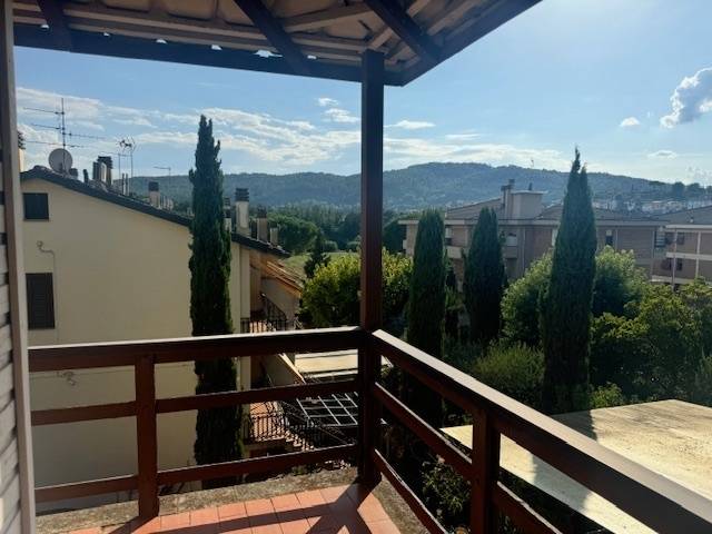 casa indipendente in vendita a Carmignano