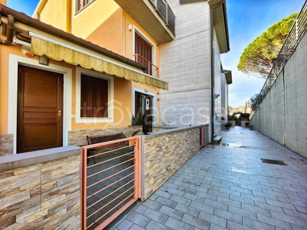casa indipendente in vendita a Carmignano