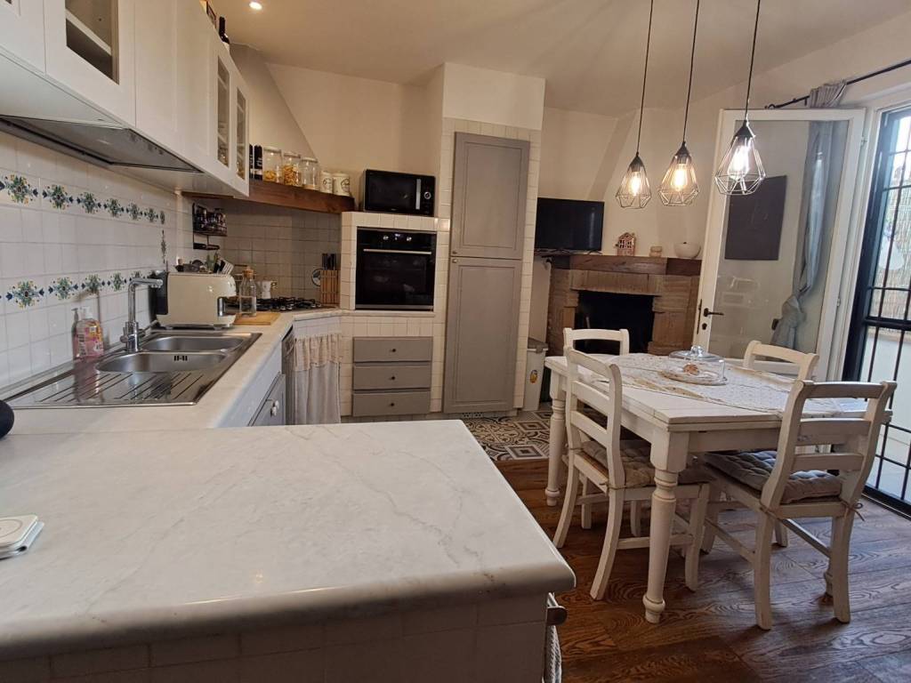 casa indipendente in vendita a Carmignano