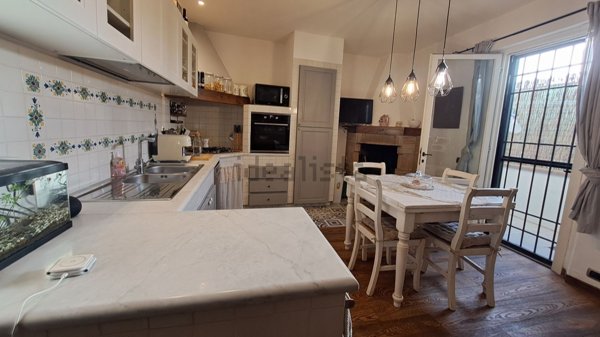 casa indipendente in vendita a Carmignano