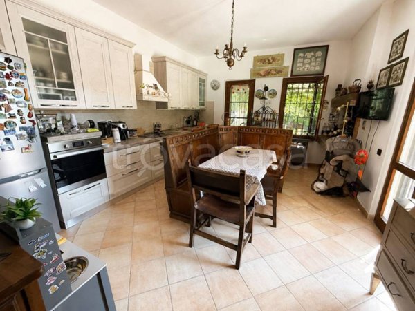 casa indipendente in vendita a Carmignano