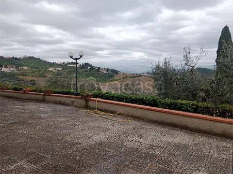 casa indipendente in vendita a Carmignano