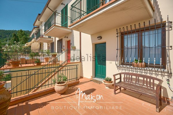 casa indipendente in vendita a Carmignano