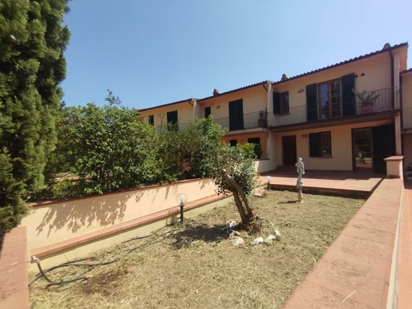 casa indipendente in vendita a Carmignano