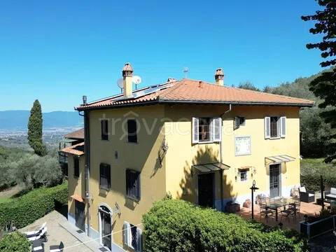 casa indipendente in vendita a Carmignano