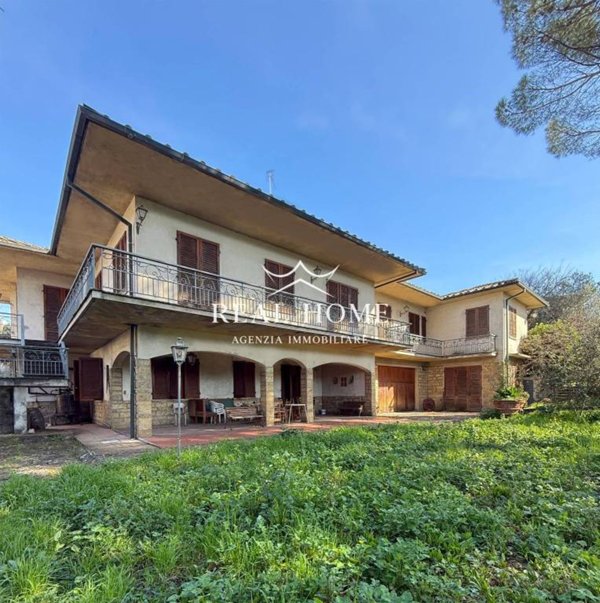 casa indipendente in vendita a Carmignano