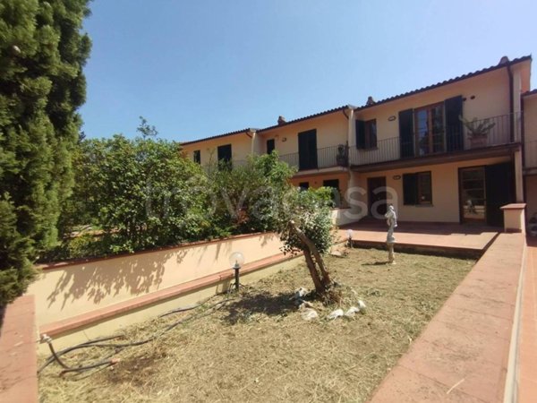 casa indipendente in vendita a Carmignano