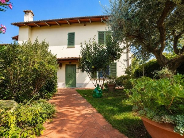 casa indipendente in vendita a Carmignano