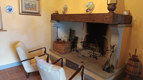 casa indipendente in vendita a Carmignano