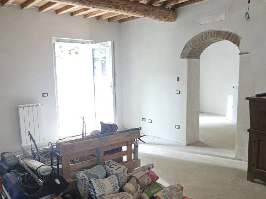 casa indipendente in vendita a Carmignano