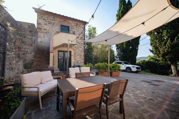 casa indipendente in vendita a Carmignano