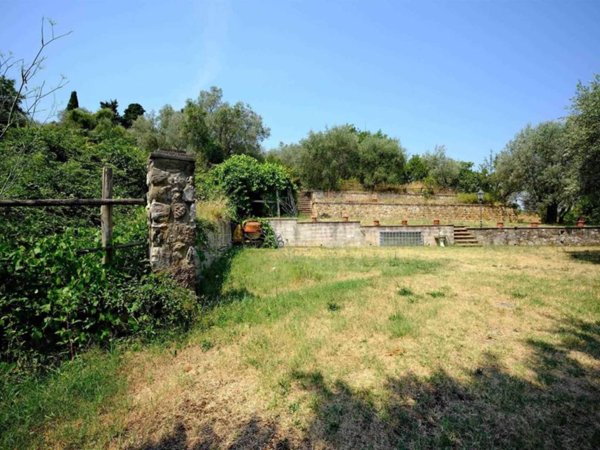 casa indipendente in vendita a Carmignano