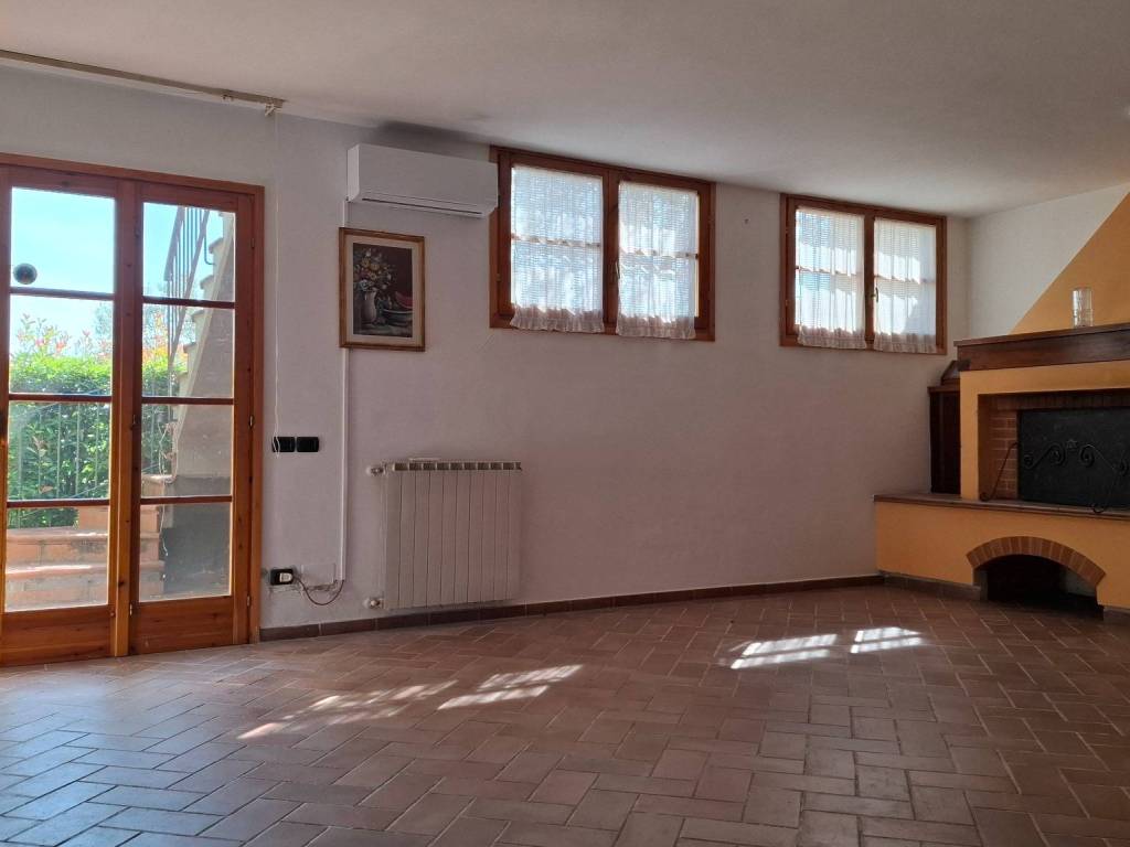 casa indipendente in vendita a Carmignano