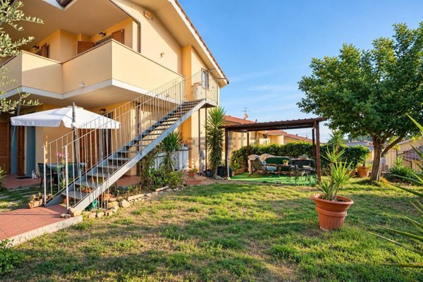 casa indipendente in vendita a Carmignano