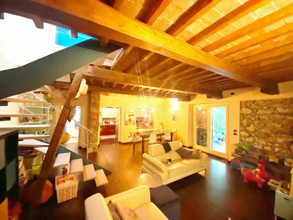 casa semindipendente in vendita a Montemurlo in zona Bagnolo