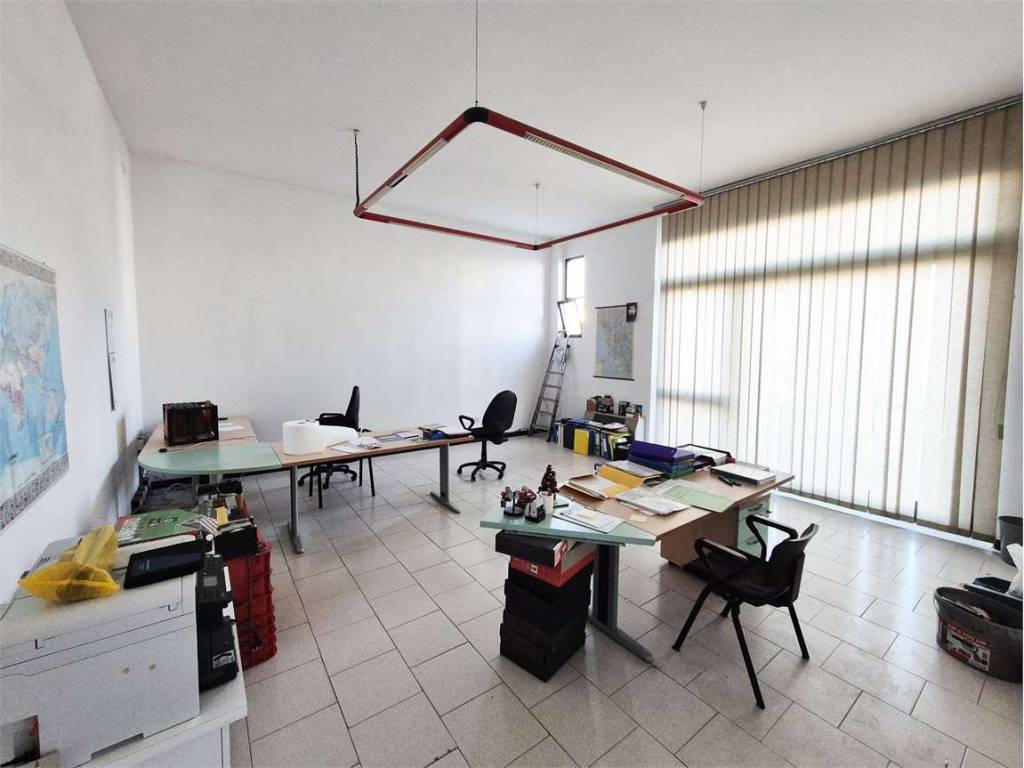 negozio in vendita a Montemurlo in zona Fornacelle