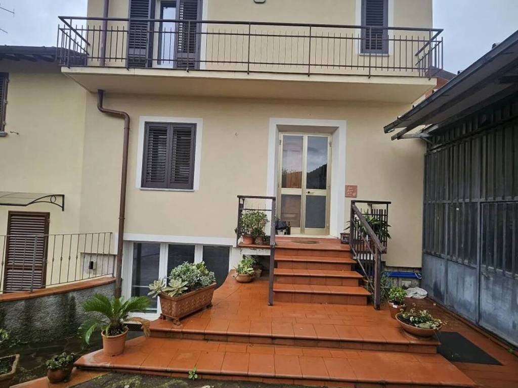 casa indipendente in vendita a Montemurlo in zona Bagnolo