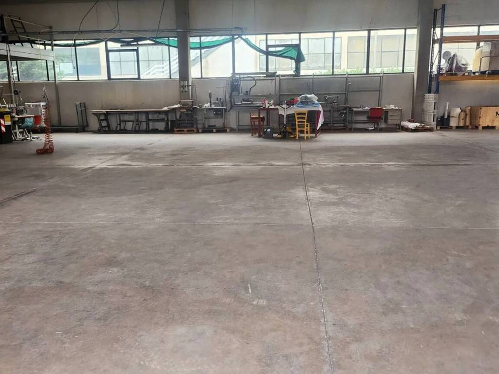 locale commerciale in vendita a Montemurlo