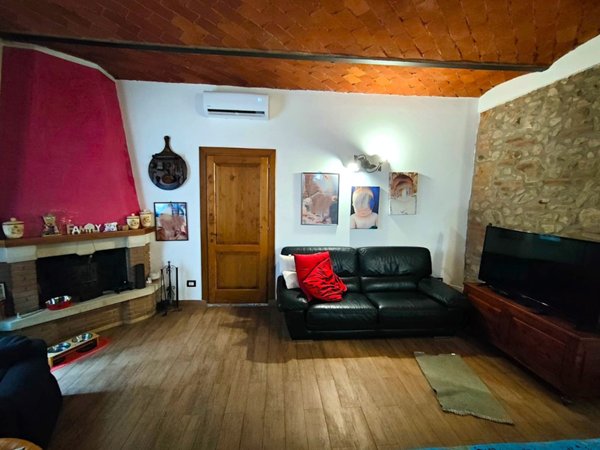 casa indipendente in vendita a Montemurlo in zona Bagnolo