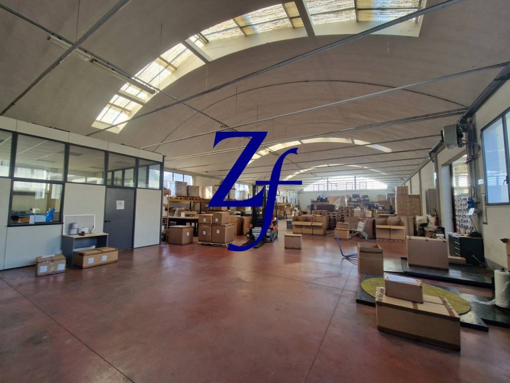 locale commerciale in vendita a Montemurlo in zona Fornacelle