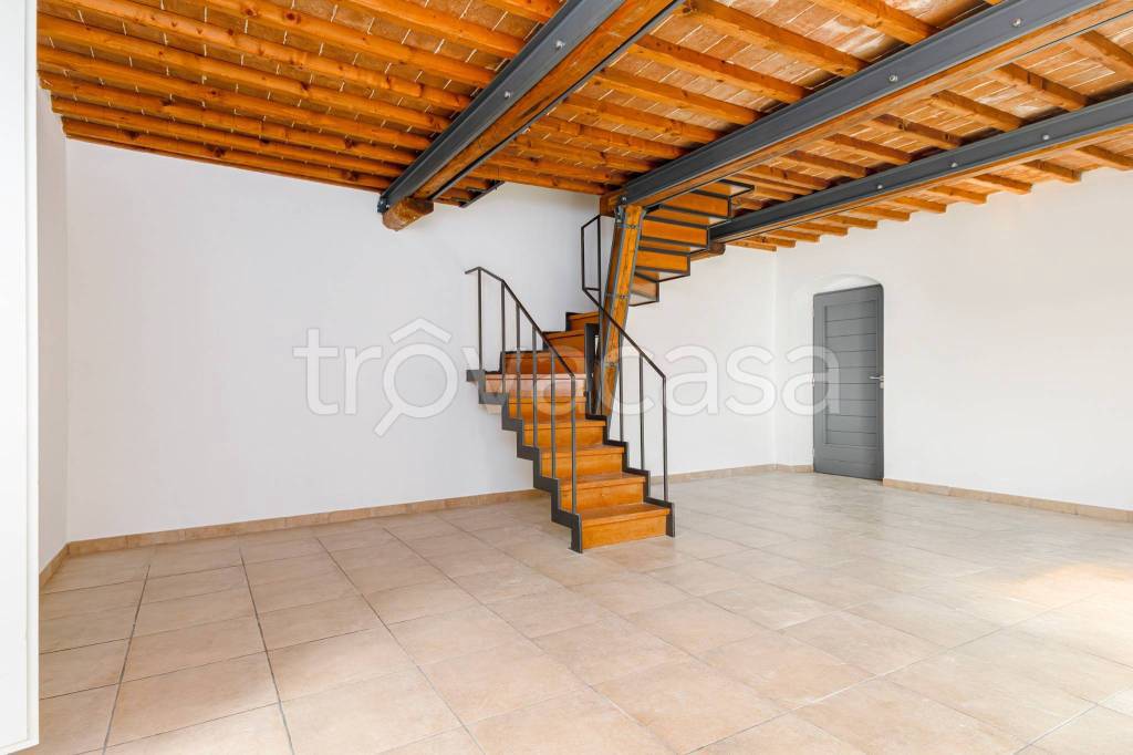 casa indipendente in vendita a Montemurlo in zona Albiano