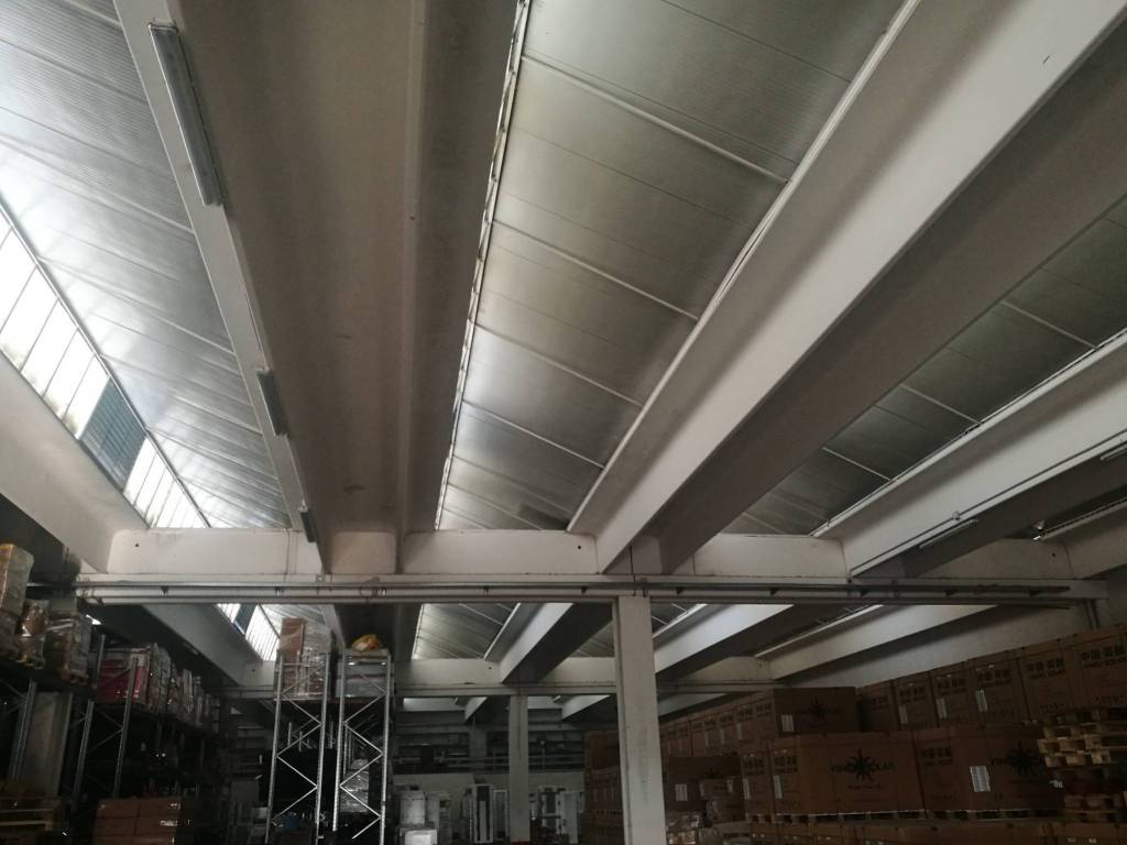 locale commerciale in vendita a Montemurlo in zona Fornacelle