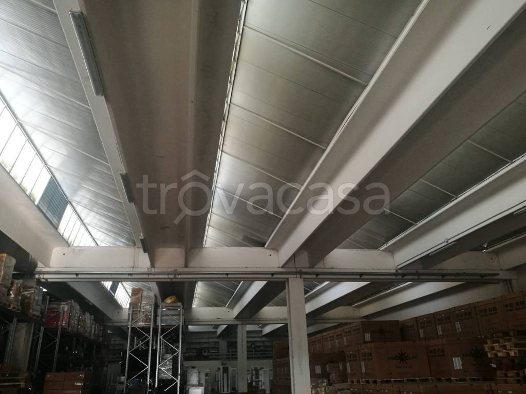 locale commerciale in vendita a Montemurlo