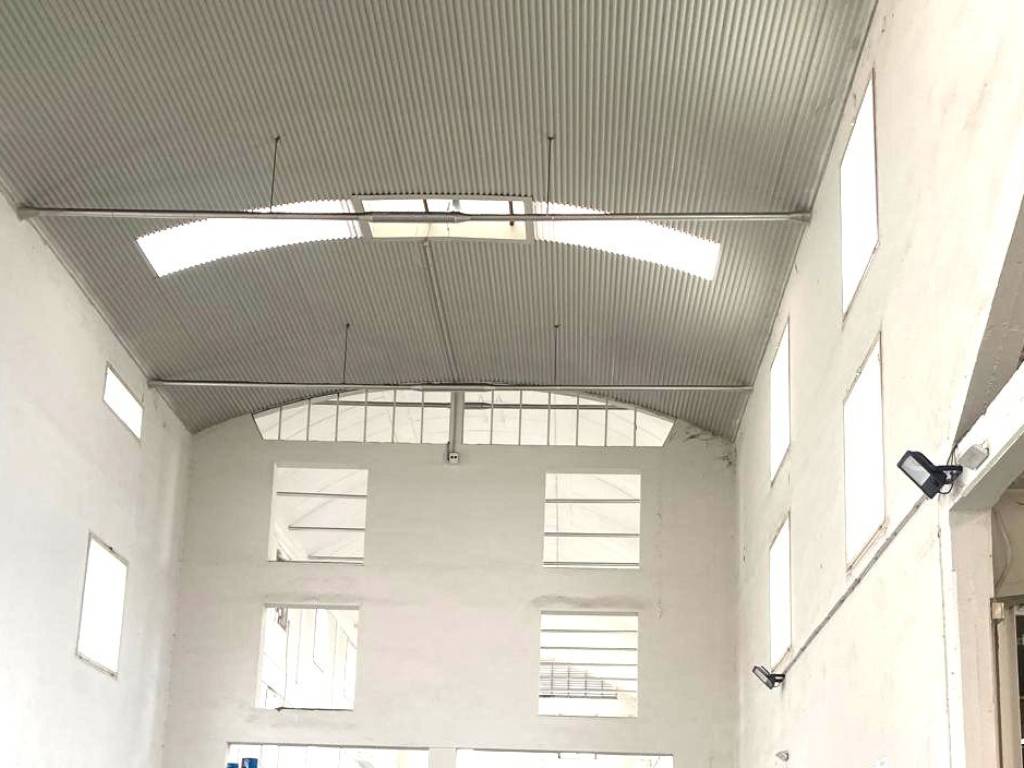 locale commerciale in vendita a Montemurlo in zona Fornacelle