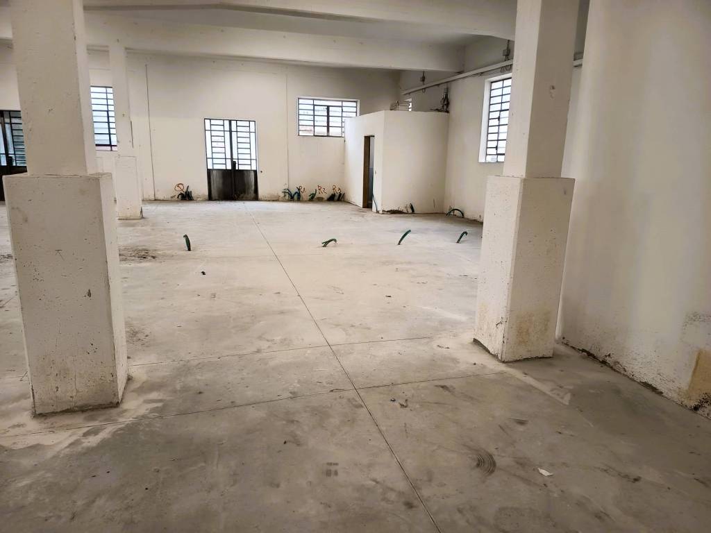 locale commerciale in vendita a Montemurlo in zona Fornacelle