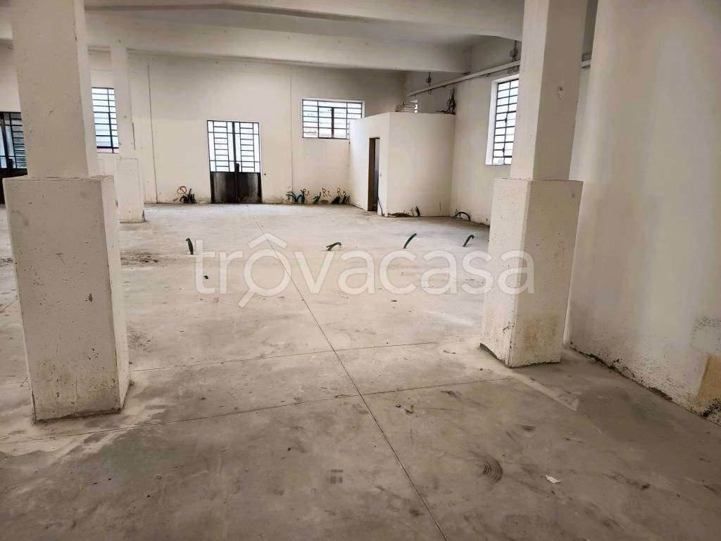 locale commerciale in vendita a Montemurlo