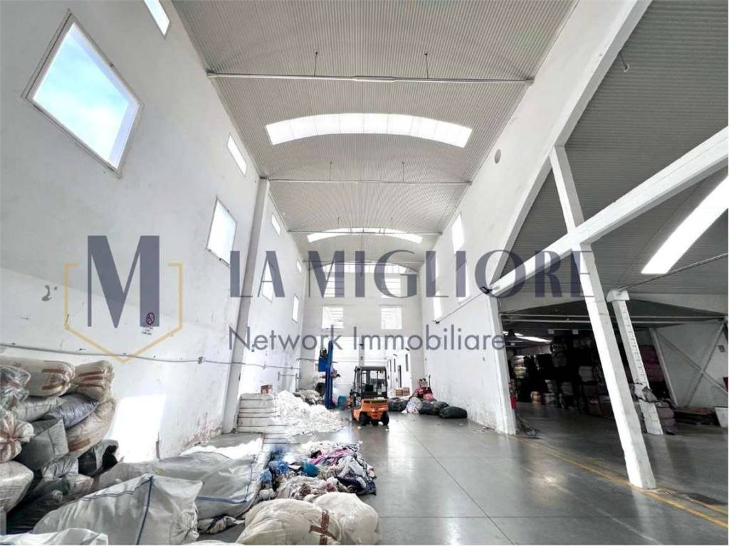 locale commerciale in vendita a Montemurlo in zona Fornacelle