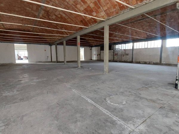 locale commerciale in vendita a Montemurlo in zona Fornacelle