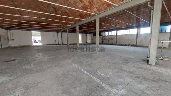 capannone in vendita a Montemurlo