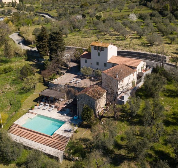 casa indipendente in vendita a Montemurlo