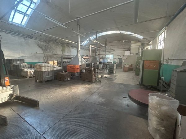 locale di sgombero in vendita a Montemurlo in zona Bagnolo