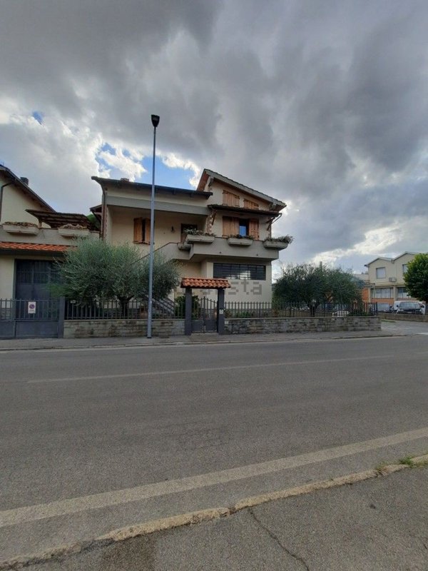 casa indipendente in vendita a Montemurlo