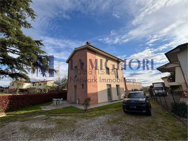 casa indipendente in vendita a Montemurlo