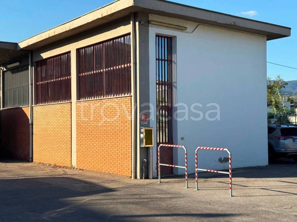 locale commerciale in vendita a Montemurlo in zona Ponte Bocci