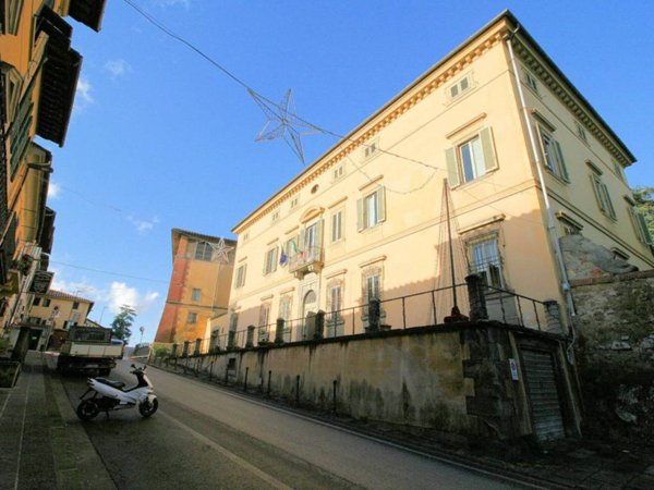 intera palazzina in vendita a Poggio a Caiano
