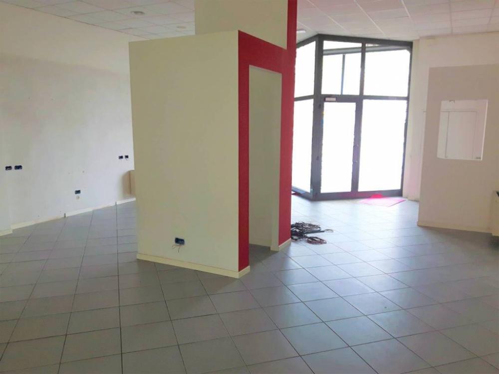negozio in vendita a Poggio a Caiano