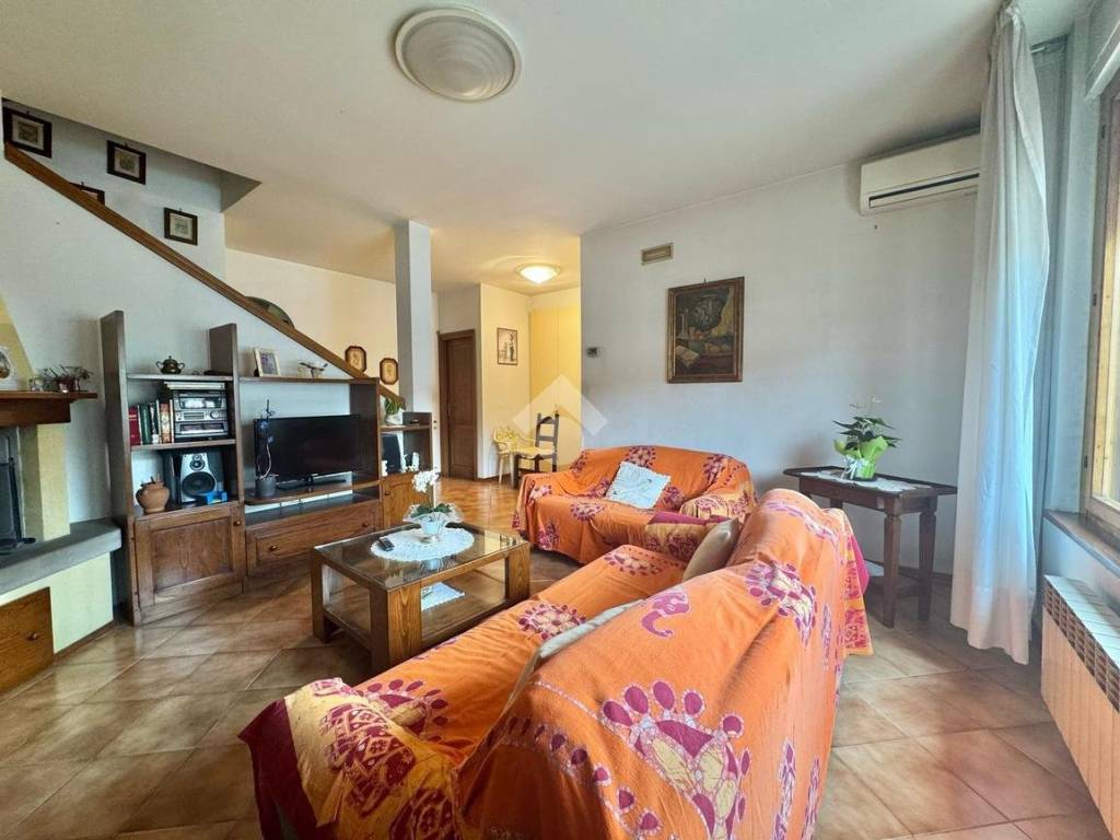 casa indipendente in vendita a Poggio a Caiano