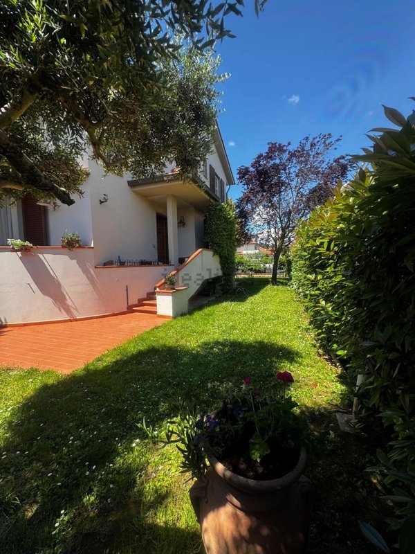 casa indipendente in vendita a Poggio a Caiano