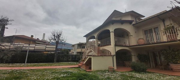 casa indipendente in vendita a Poggio a Caiano