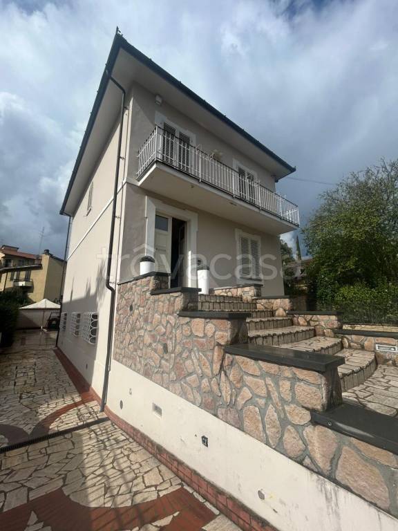 casa indipendente in vendita a Poggio a Caiano