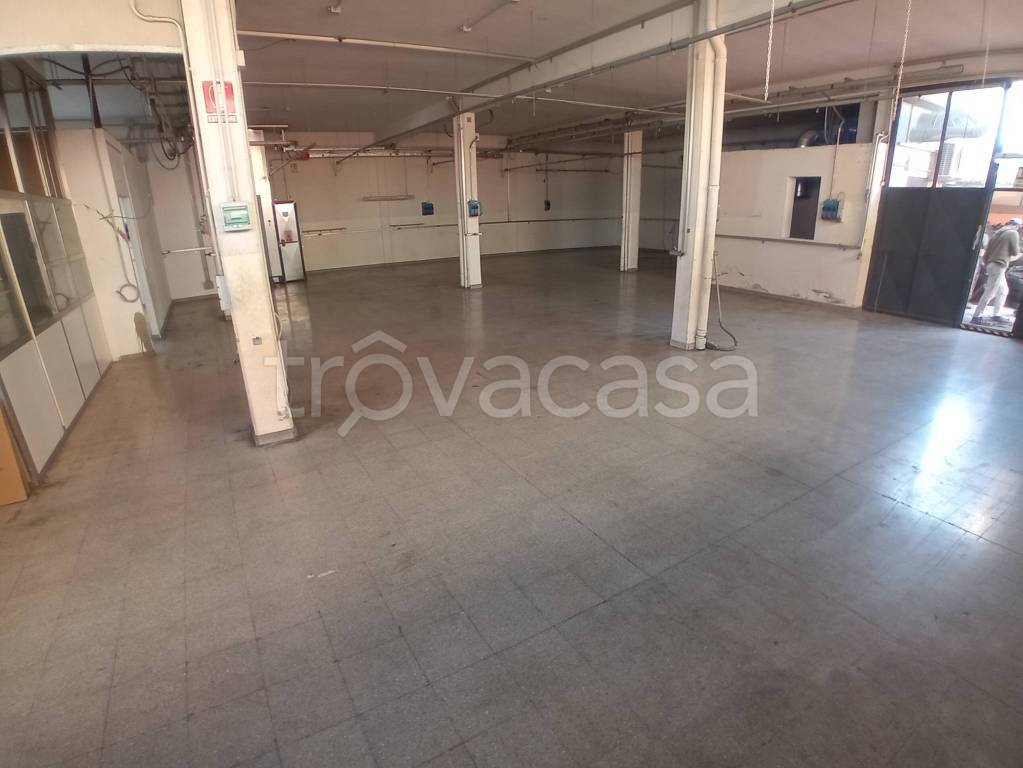 locale commerciale in vendita a Poggio a Caiano