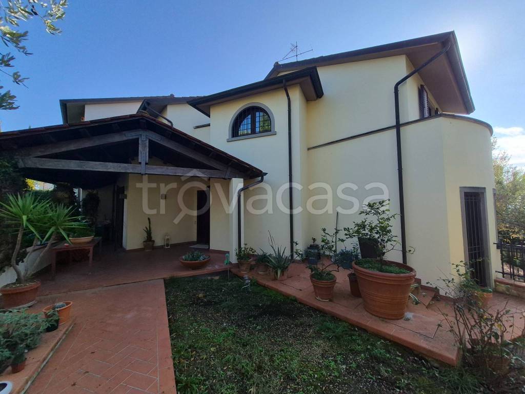 casa indipendente in vendita a Poggio a Caiano